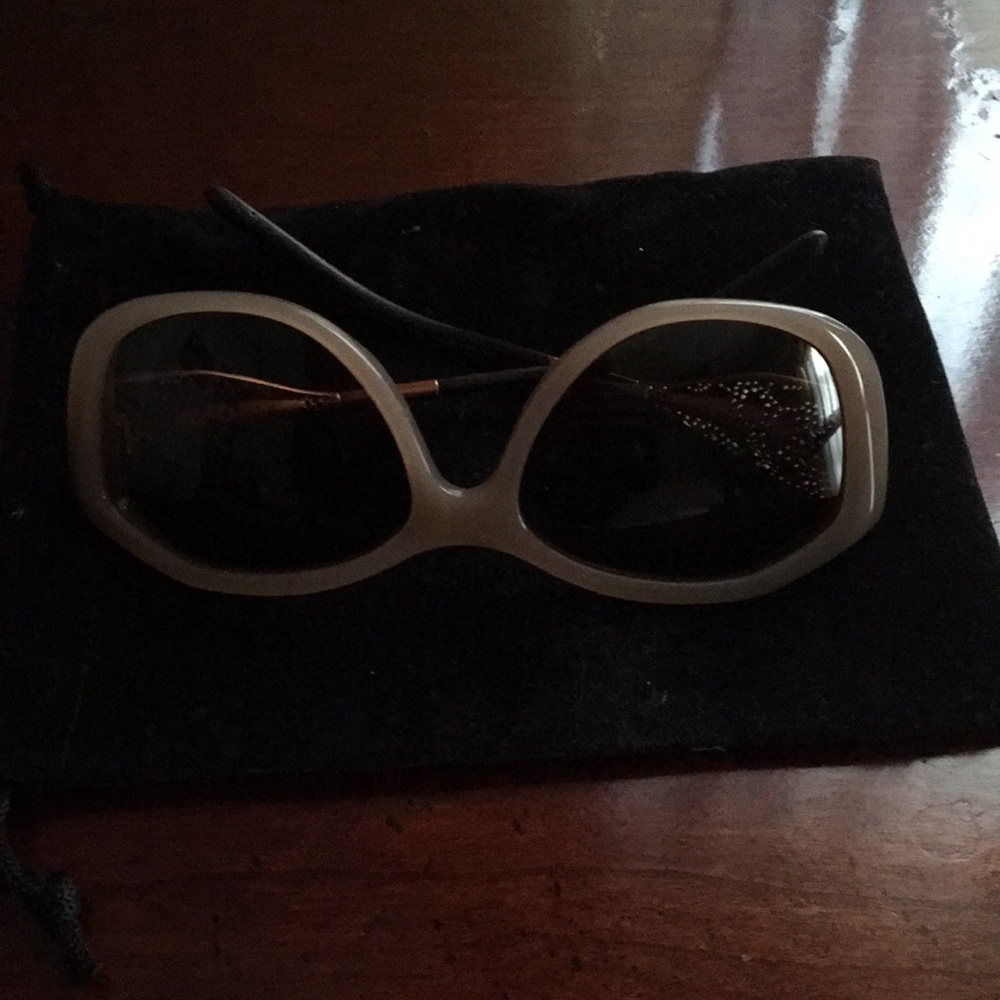 Burberry sunglasses - Picture 4 of 5